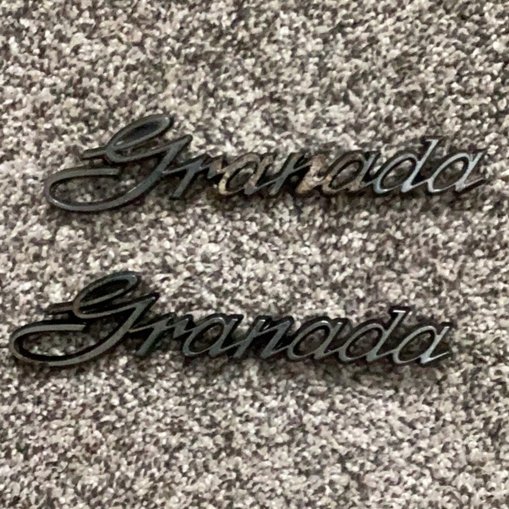Silver Granada Emblem Set